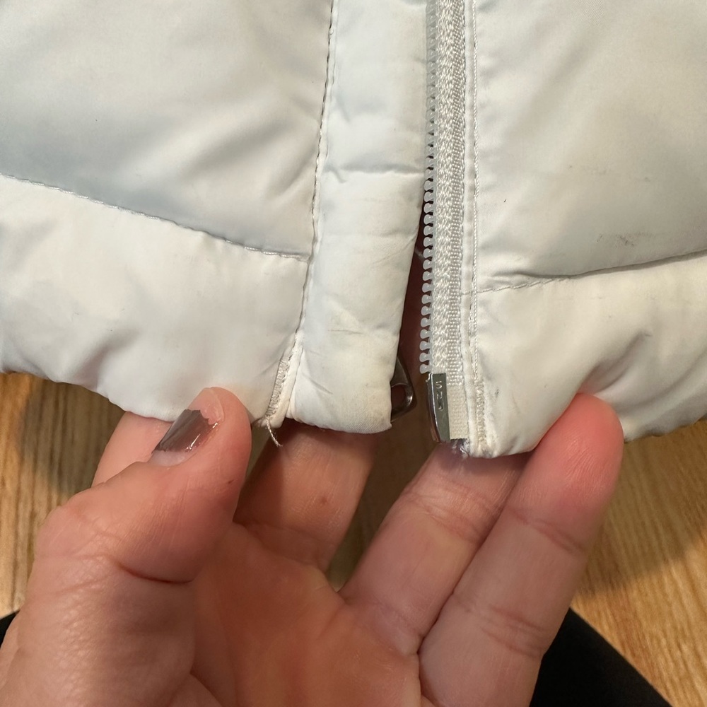 SOLD DONT BUY Like new north face 550 puffer vest - Picture 10 of 10